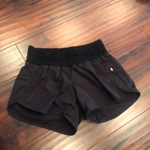 Lululemon tracker shorts 4”